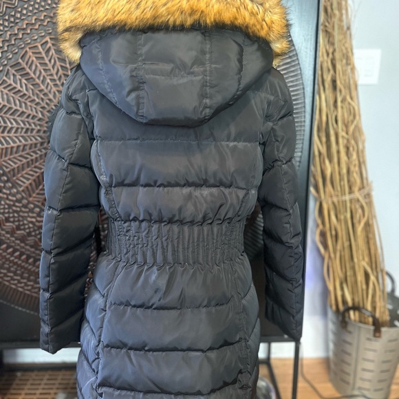Laundry by Shelli Segal Black Puffer Jacket with Faux Fur Hood - Picture 4 of 11